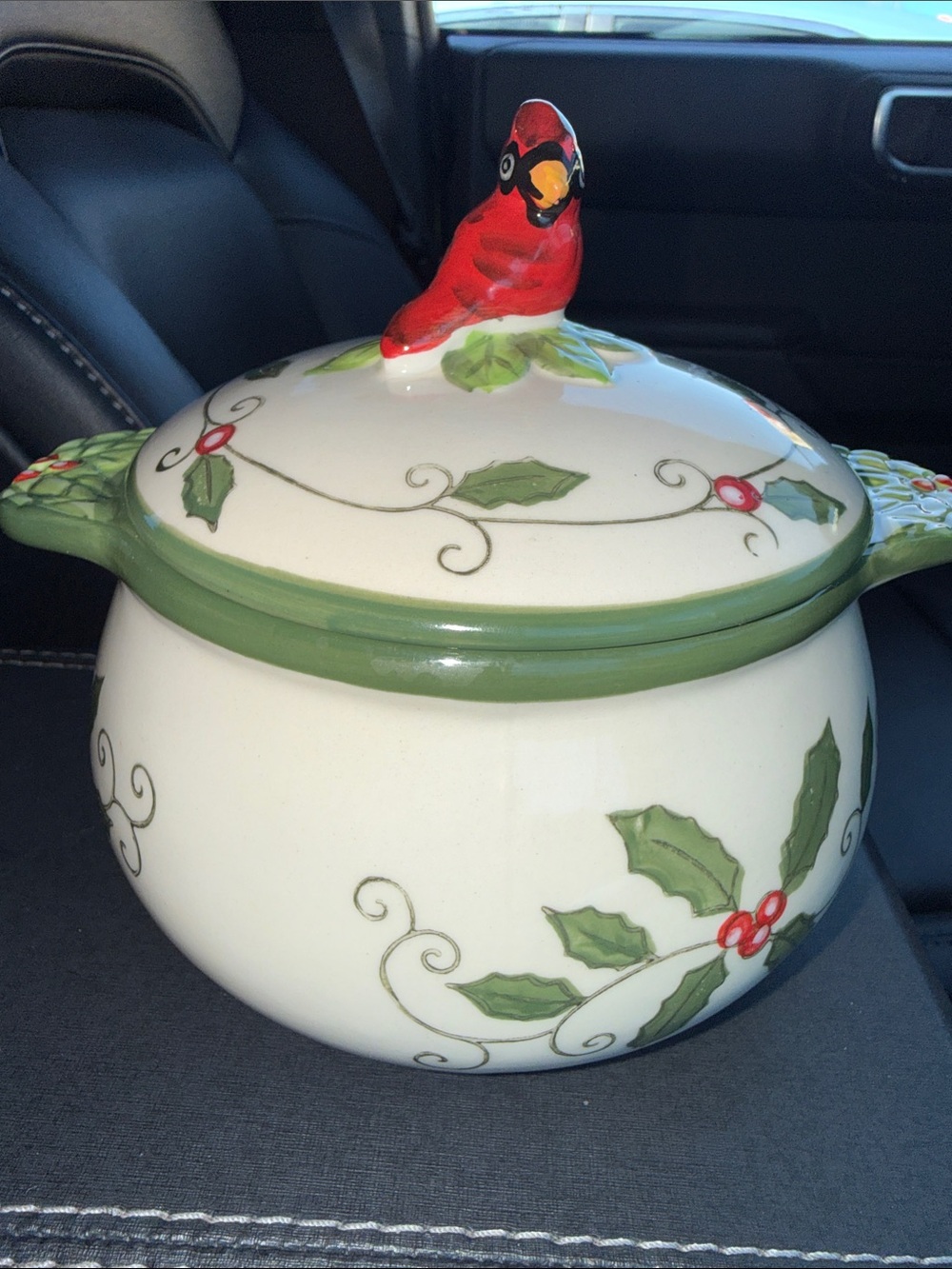 RETIRED VINTAGE Temptations Holiday Holly Covered Casserole Red Cardinal Knob